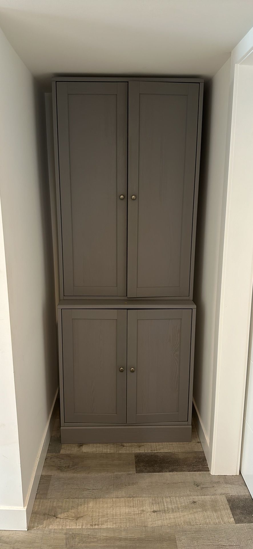 Standing Cabinet 