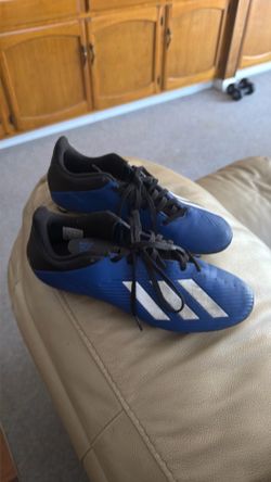 Soccer shoes