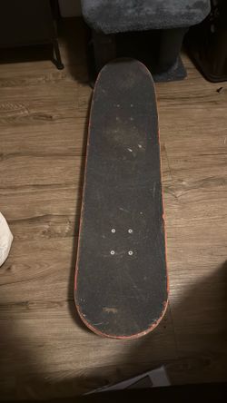 Had the skateboard for about a year rarely ever used it 60 bucks first come first serve negotiable Had the skateboard for about a year rarely ever use