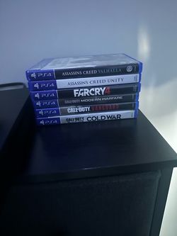 PS4 con juegos y un control