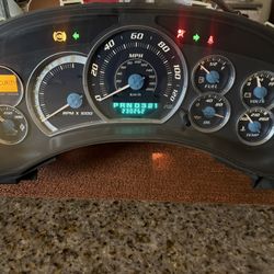 99/02 CHEVY CADILLAC ESCALADE CLUSTER