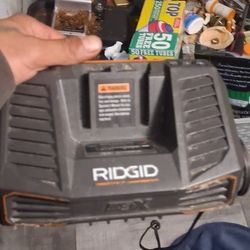 Rigid 18v 2and 4 With Battery Dock Used 