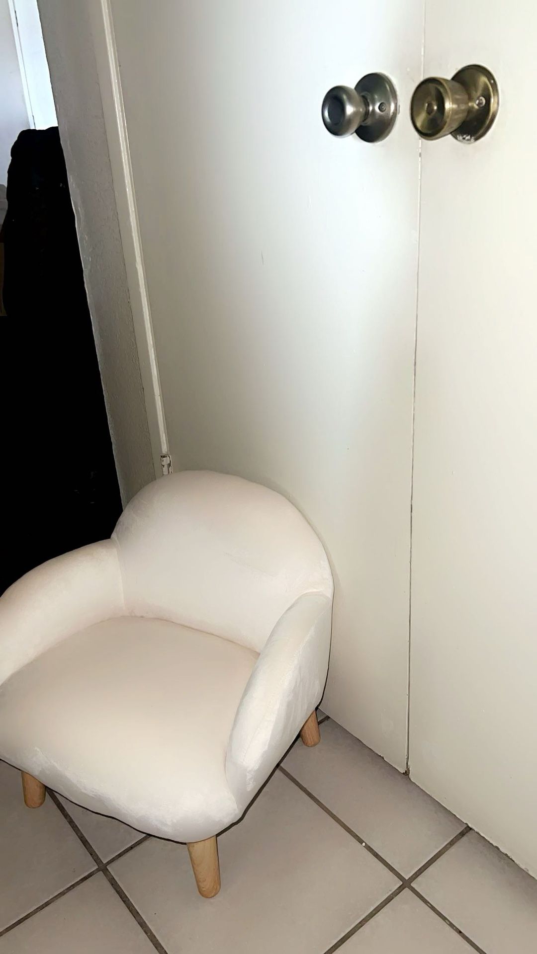 New Kids Velvet Chair