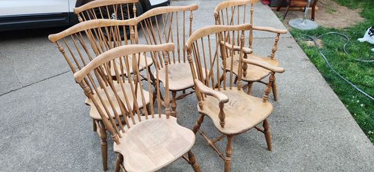 Ethan Allen dinning chairs. 2 arm (captain) chairs 4 side chairs.