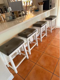 Counter Stools set of 4 (best offer/price negotiable)