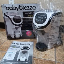 Baby Brezza Formula Pro Mini baby formula mixer machine. 