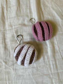 Concha keychain