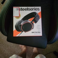 (CHRISTMAS SPECIAL!!!) Steel Series Arctis Pro Wired Headset 