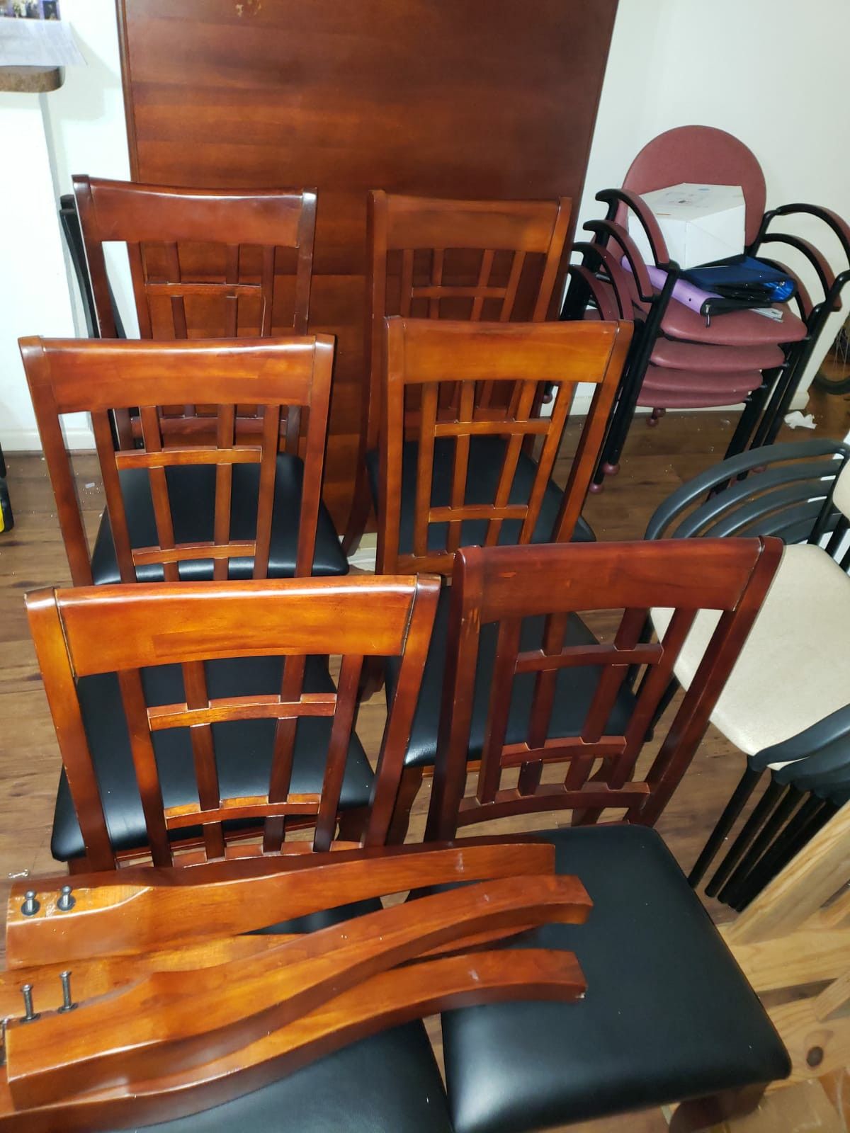 Newhouse by coaster dining table with 6 chairs. Comedor coaster newhouse con 6 sillas.