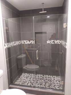 Frameless shower door