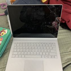 Microsoft Multitouch Surface Book 1