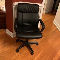 Office Black Leather Chair Swivels Excellent Shape 