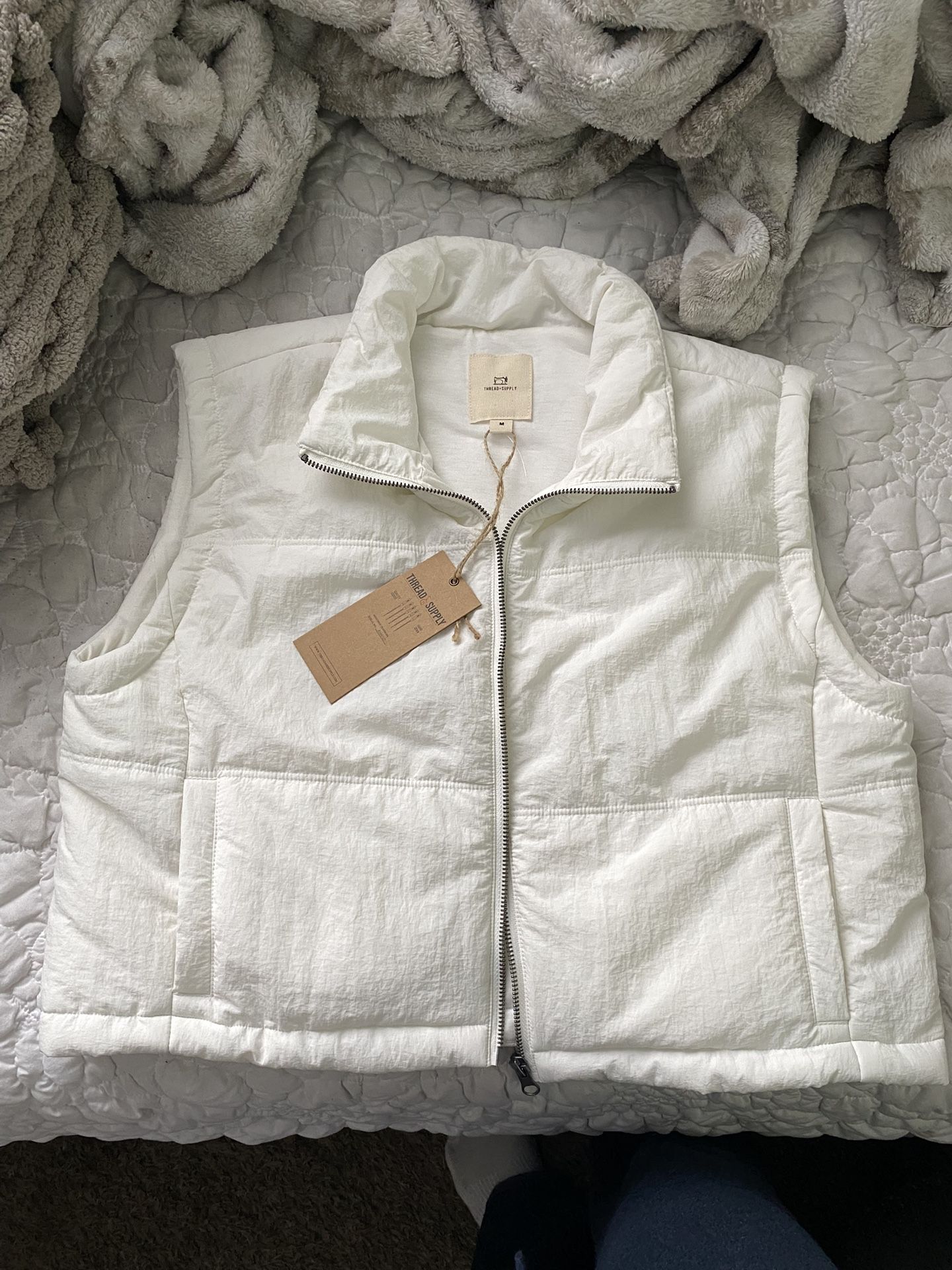 Thread Supply Cropped White Puffer Vest