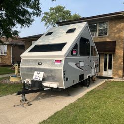 2017 Chalet Travel Trailer – Lightweight & Hard-Sided!