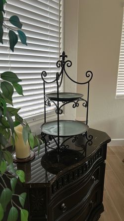 Two tier serving platters