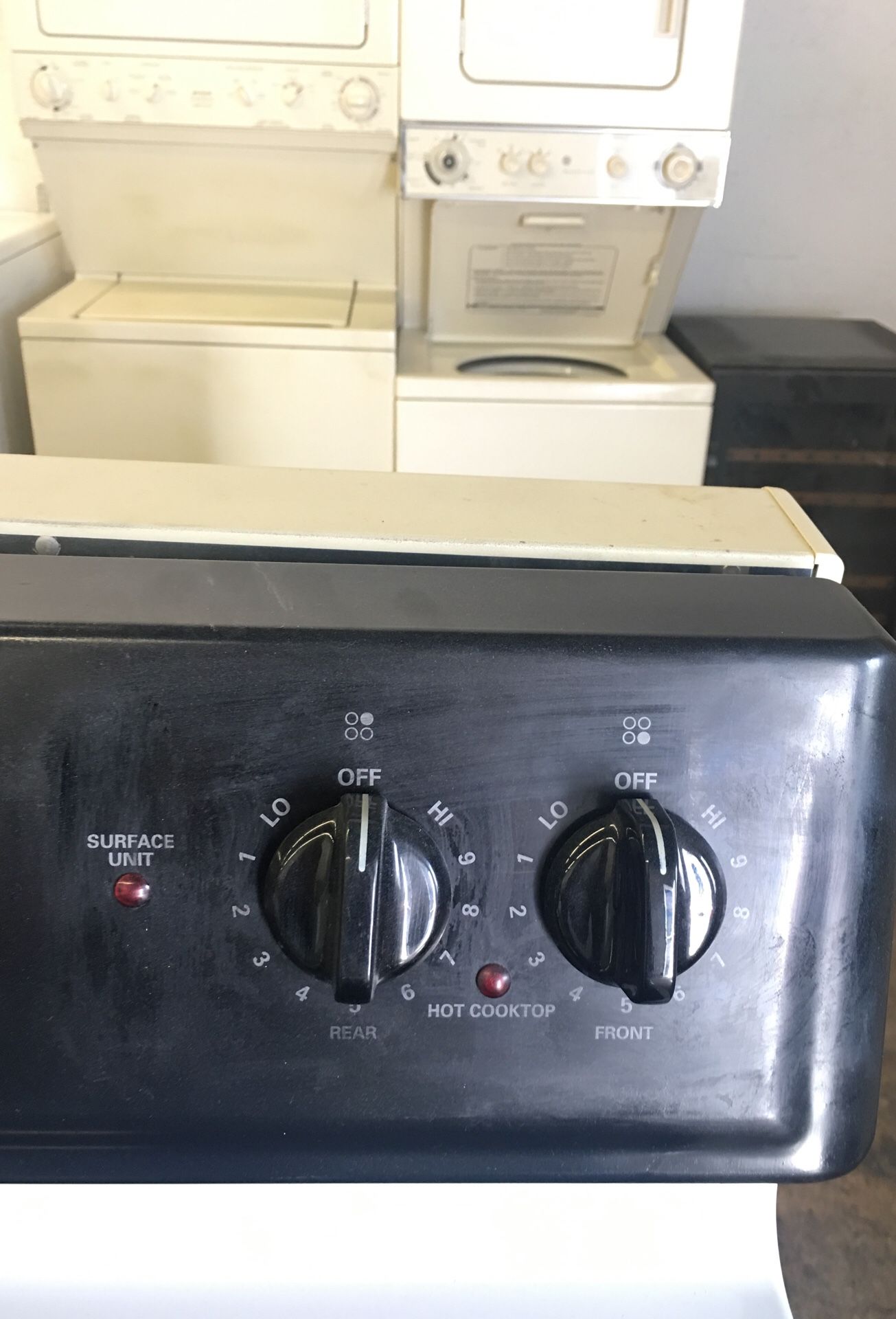 Black and White Kenmore Stove! Excellent conditions! 4 months of warranty and fast delivery