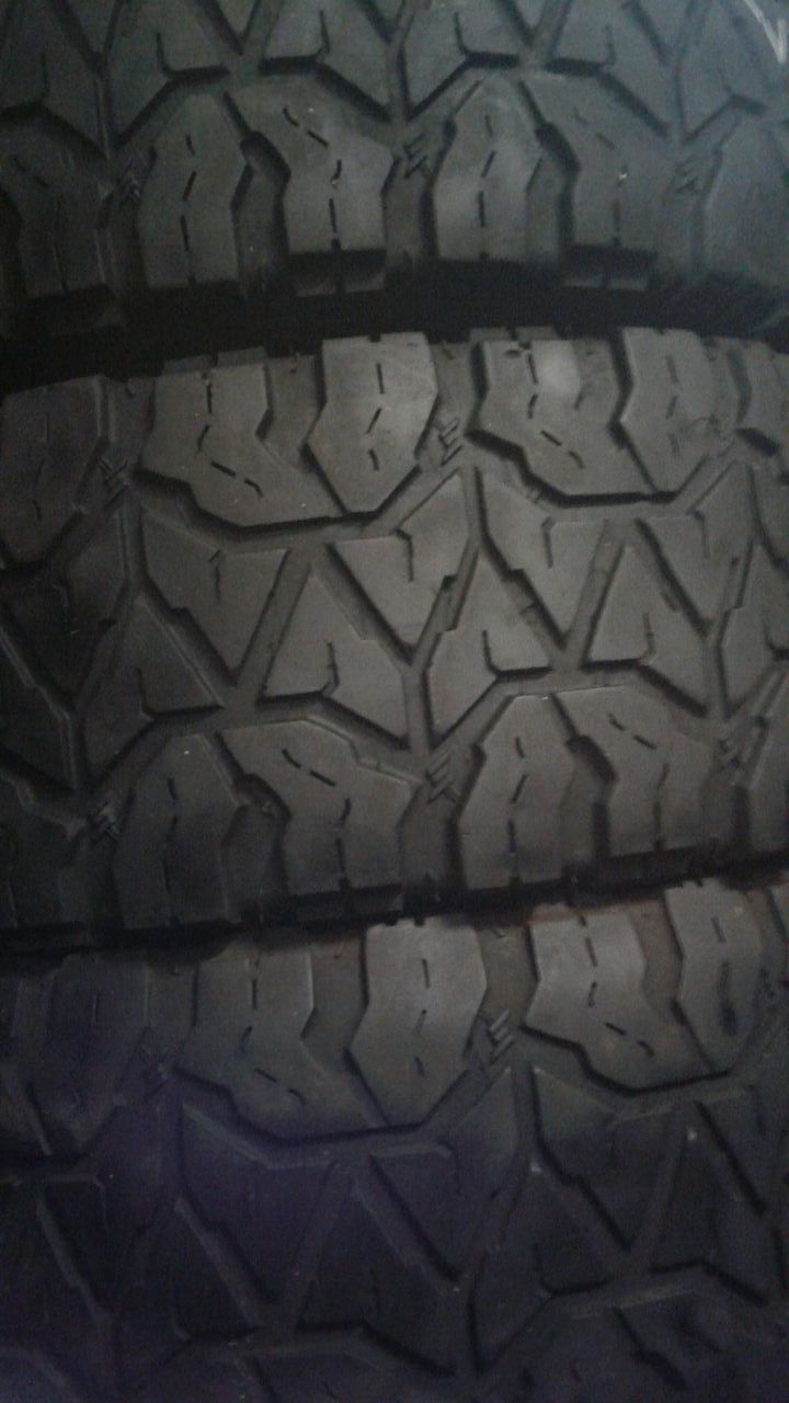 3256520 set of 4 used tires
