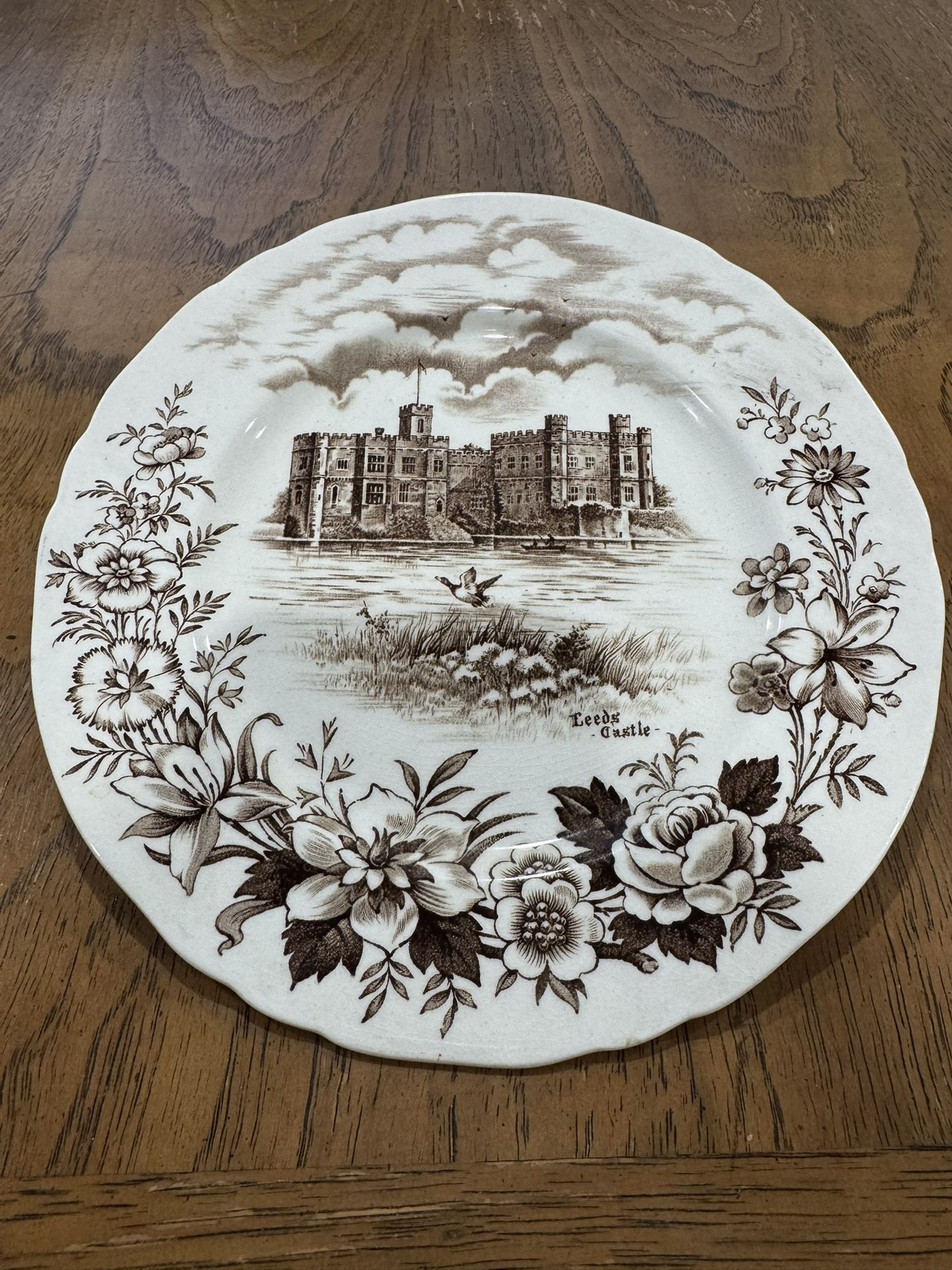 vintage Alfred Meakin "Medieval Castles" plate featuring Leeds Castle in England