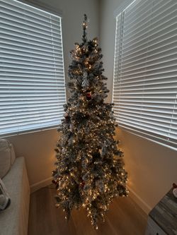 7 1/2 Foot Flogged Tree Pre-Lit