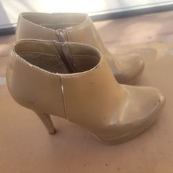 Women's Jeanne Fashion Boot
. Size 5
