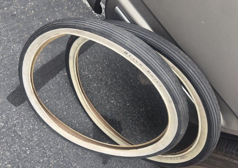 Felt Quick Brick 26 Whitewalls Beach Cruiser