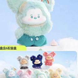 MINISO DISNEY MICKEY HEAD IN THE CLOUDS PLUSH PENDANT