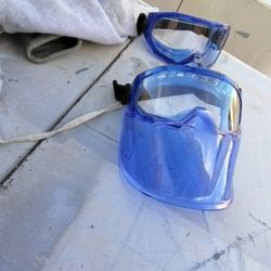 Safety Goggles And Sheild https://offerup.com/redirect/?o=Wjg3LlBsdXM=.never Used 35.Or Decent Offer