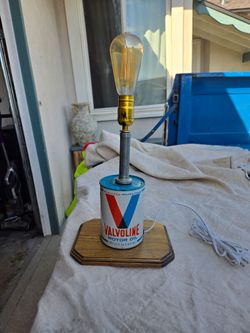 Vintage Vavoline oil can light with oil spout