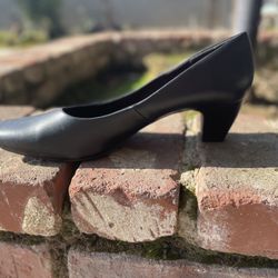 Black Heels Size 9.5 Women’s NEW