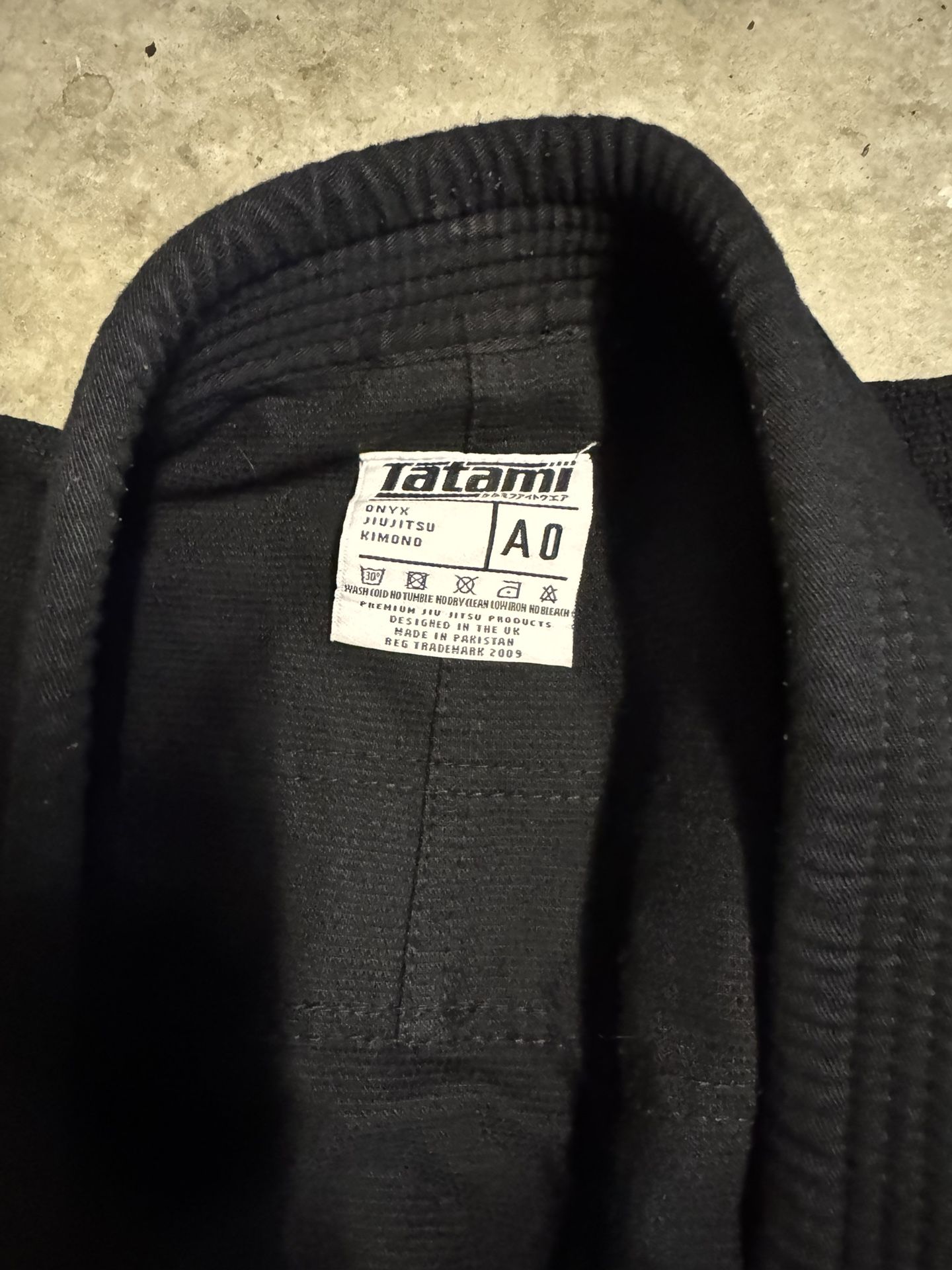 Tatami Jiu-Jitsu Gi – Black, Size A0 (With White Belt)