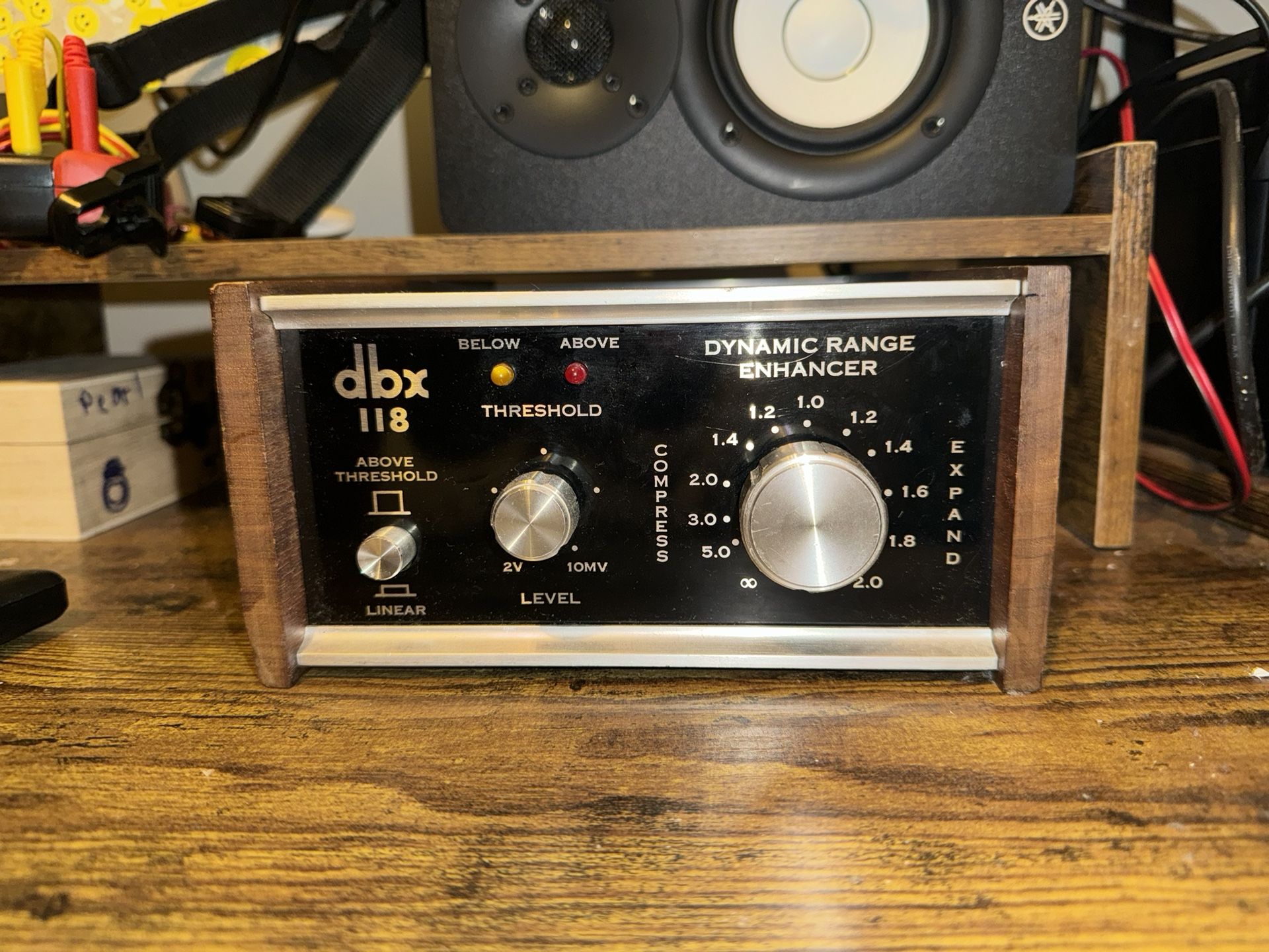 DBX DYNAMIC RANGE ENHANCER 118 COMPRESSOR