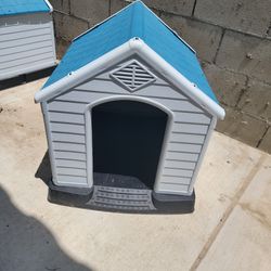 Dog House 24"×24"×25"