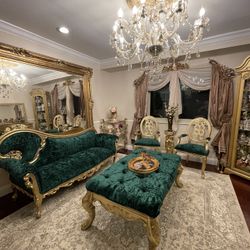 Very  Gorgeous Victorian living room set