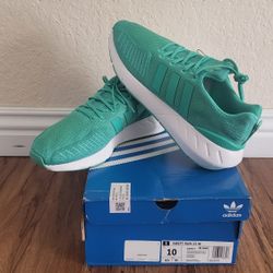 Adidas Woman Shoes Swift Run 22W  Size 10 New. 