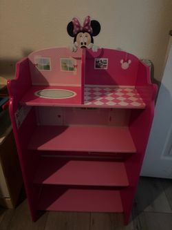 Minnie bookshelf