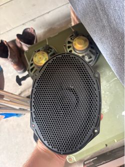 Ford Ranger stock speakers