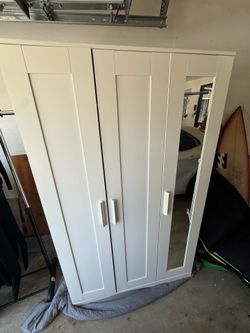 Wardrobe with 3 doors  ( Armoire )