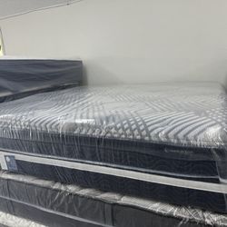 KING SIZE ENGLANDER “INDIGO” PILLOW TOP MATTRESS & BOX SPRINGS BED SET