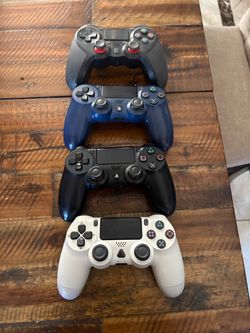 PS4 DualShock 4 Controllers – Lot of 4