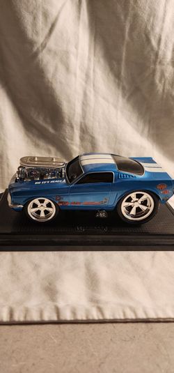 Muscle Machine- Maisto - 1966 Ford Mustang 1:24 Model