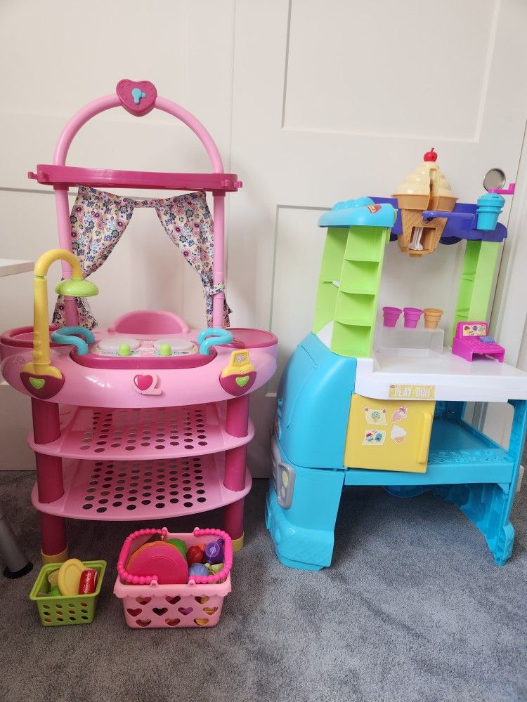 Playdoh Ice Cream Store & Kitchen Toy with some utensils