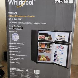 Whirlpool Mini Fridge With Freezer 3.1 ft³