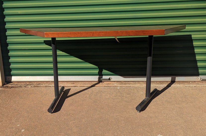 Howe Tempest Fixed Trapezoid Table 
