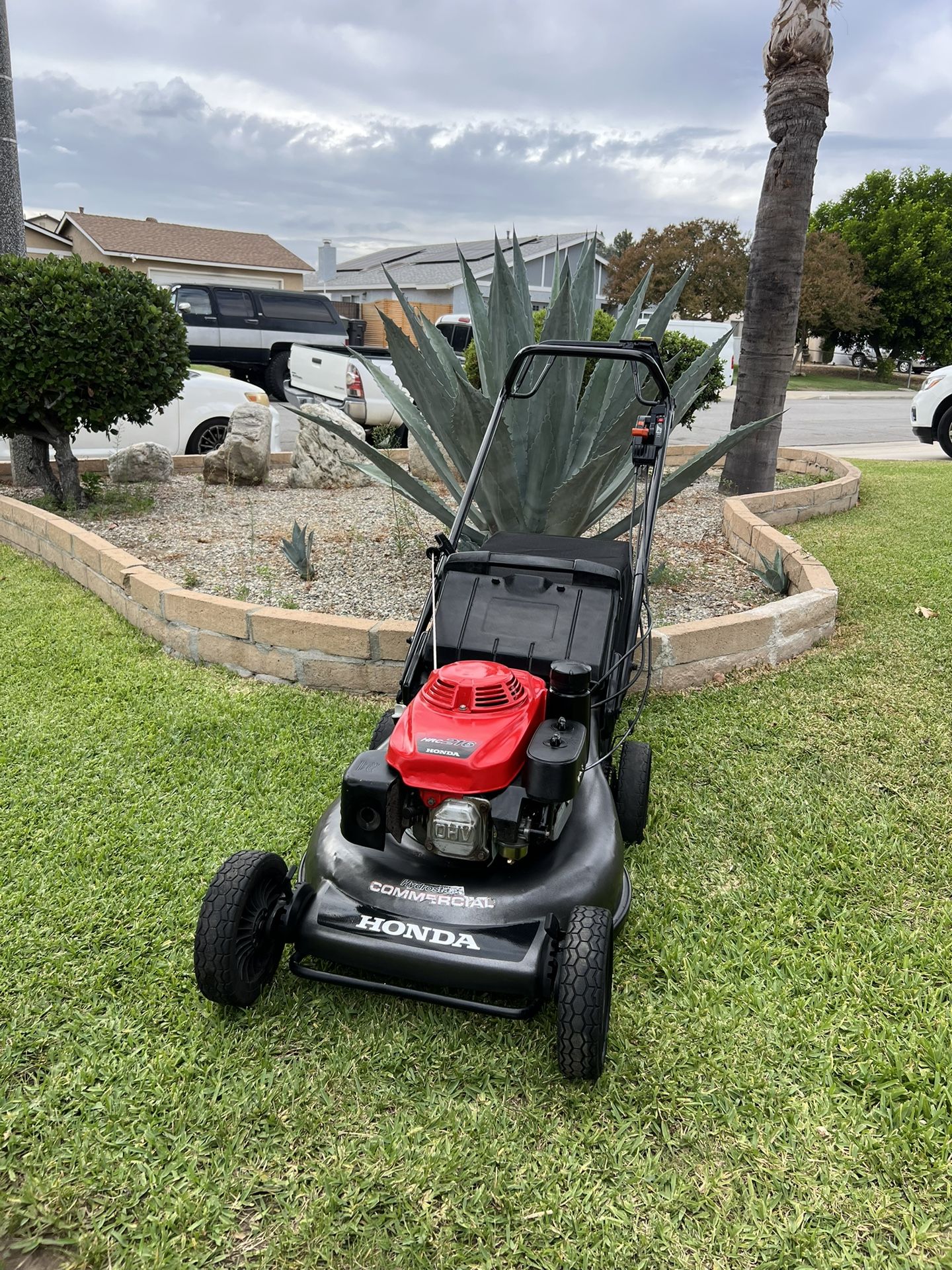 HondaHRC 216  hydrostatic transmission Commercial Lawn Mower