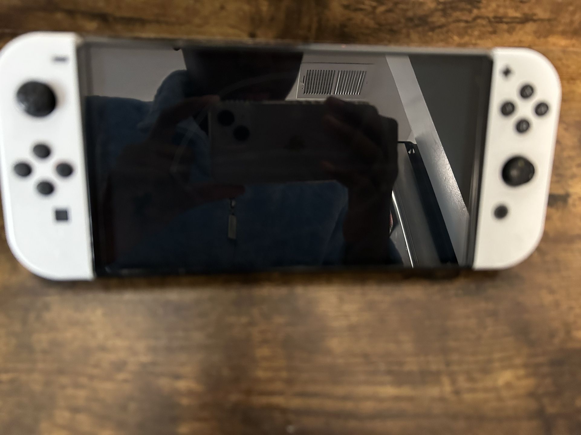 Nintendo Switch OLED – Works, Screen Scratched, Joy-Con Loose, Parental Lock