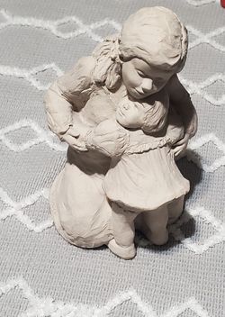 Austin Dee Crowley 1989 Bright Eyes Mother Hugging Daughter Statue
