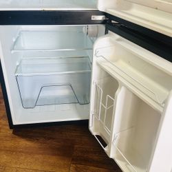 Small Refrigerator 3.1 Cu Ft