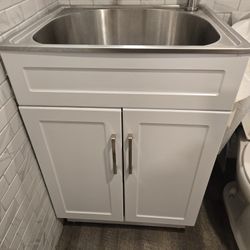 Bathroom Vanity, Mirrored Medicine Cabinet, faucet