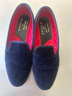 Shipton and Heneage London women’s black  velvet slip on loafer. Size 7