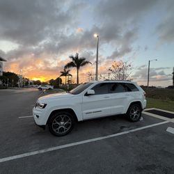 2018 25th Anniversary Sterling Edition Jeep Grand Cherokee